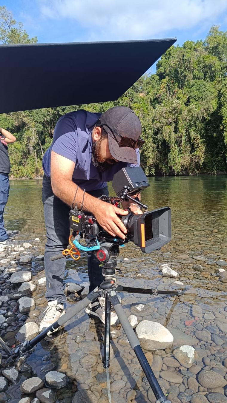 Cámara junto al río